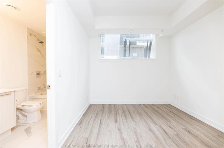 Female Roommate to Share Apt