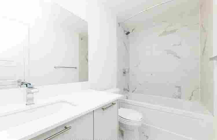 Female Roommate to Share Apt