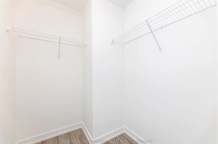 Female Roommate to Share Apt