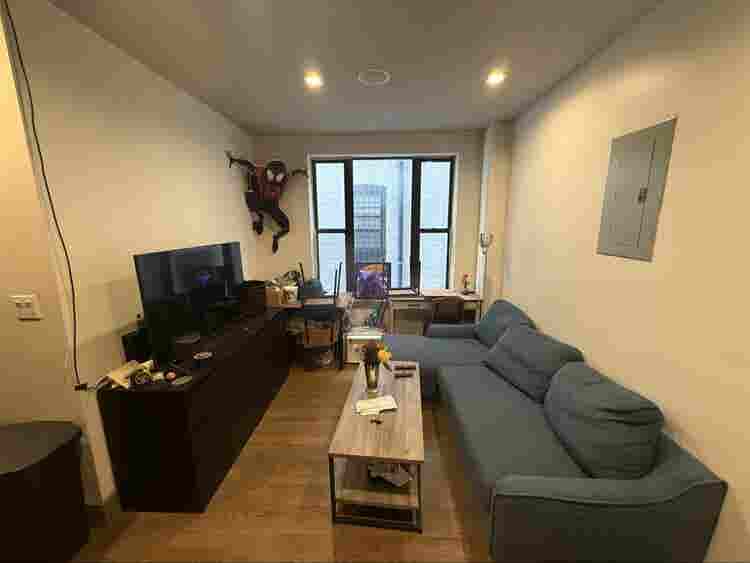 Room available in Ridgewood