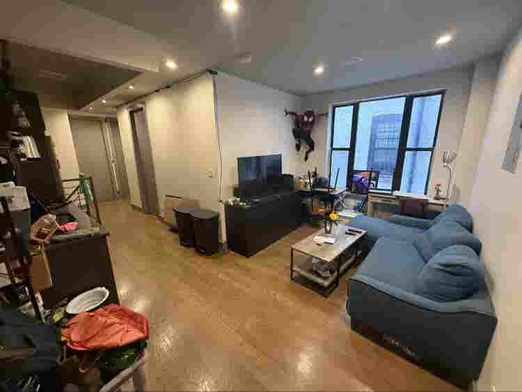 Room available in Ridgewood