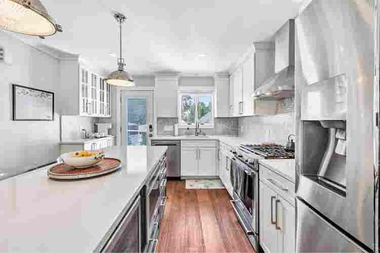 Modern & Bright 3bd Stay