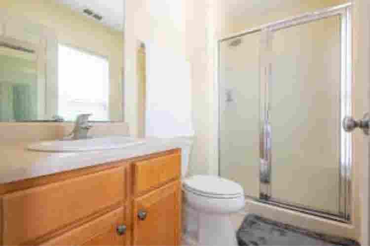 2 rooms available utilities include