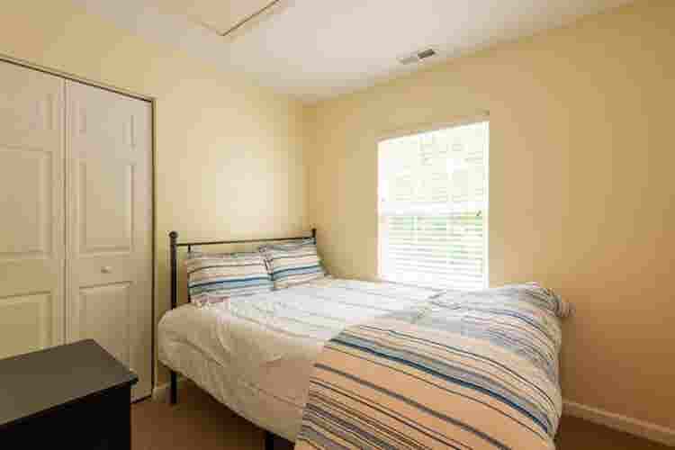 2 rooms available utilities include
