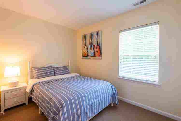 2 rooms available utilities include