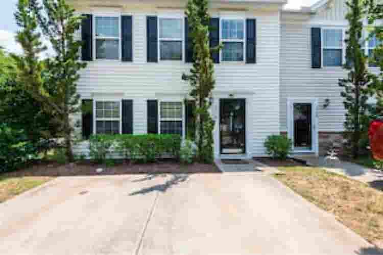 2 rooms available utilities include
