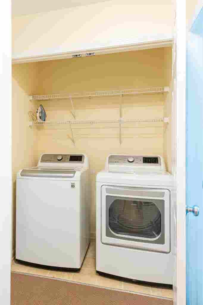 2 rooms available utilities include