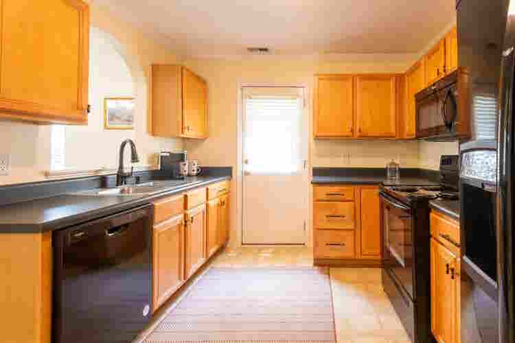 2 rooms available utilities include