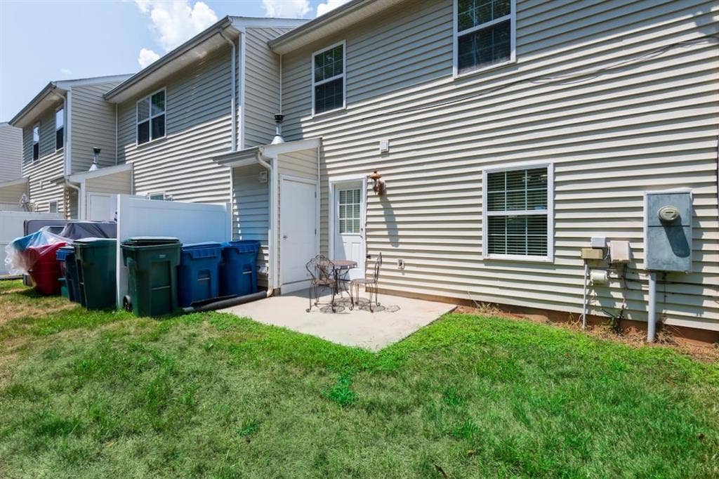 2 rooms available utilities include