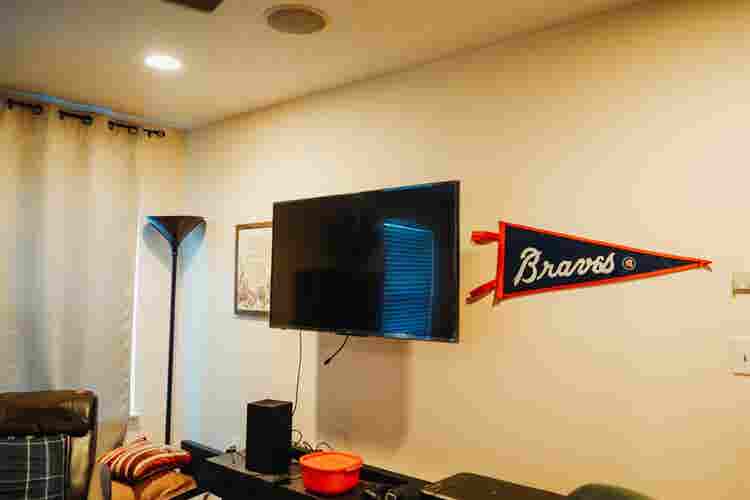 Private room in a 4-bedroom house