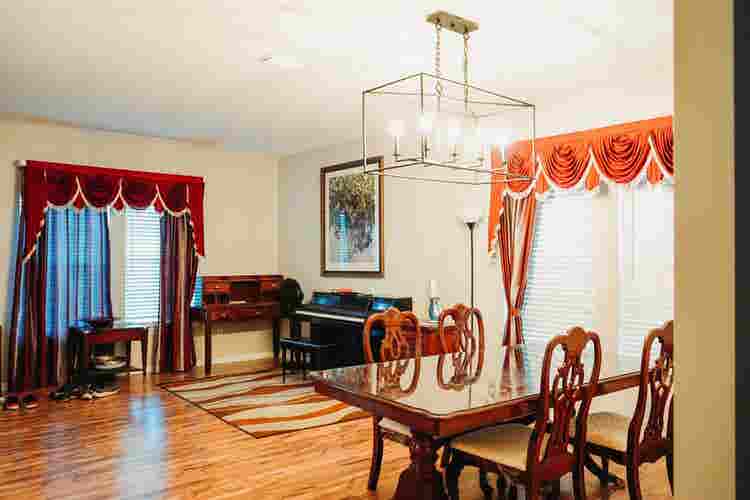 Private room in a 4-bedroom house