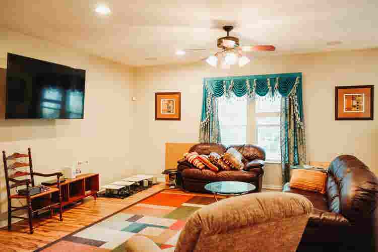 Private room in a 4-bedroom house