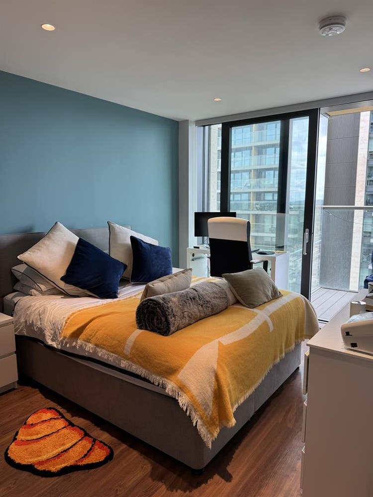 En-Suite King Size Room in Woking