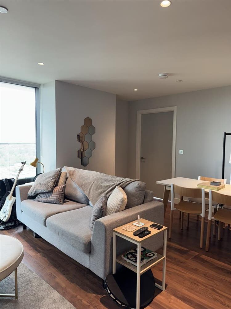 En-Suite King Size Room in Woking