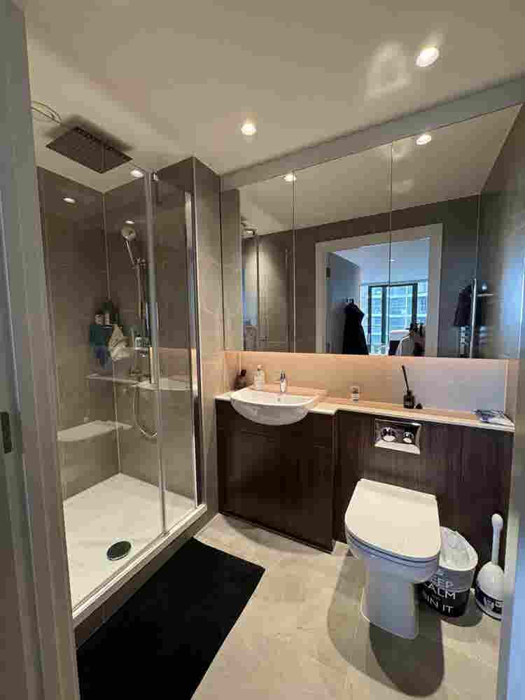 En-Suite King Size Room in Woking