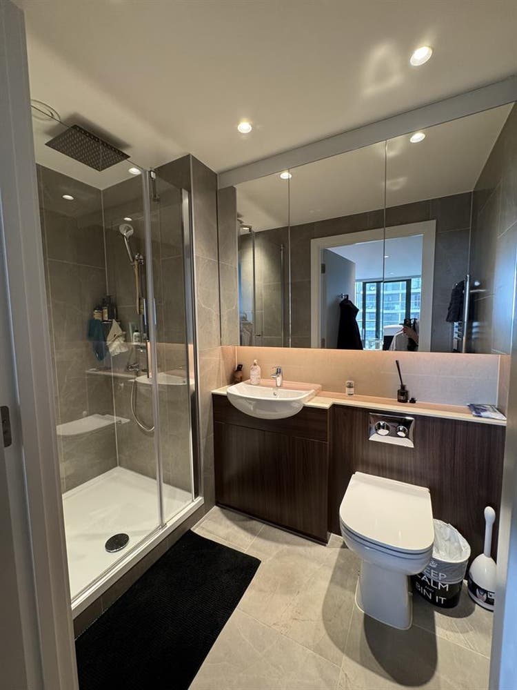 En-Suite King Size Room in Woking