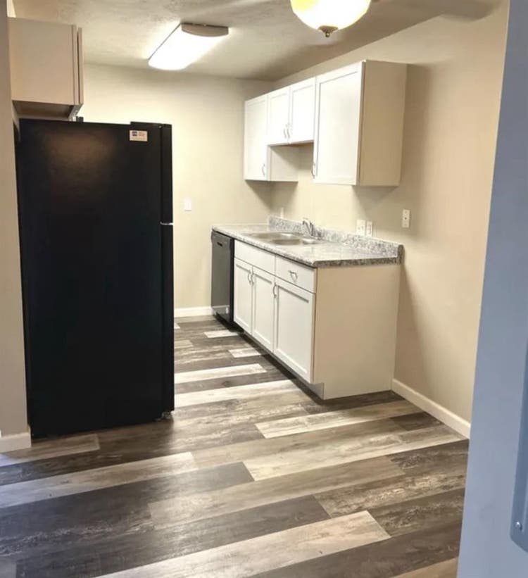 LOOKING FOR A ROOMMATE!