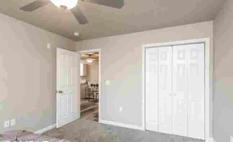 LOOKING FOR A ROOMMATE!