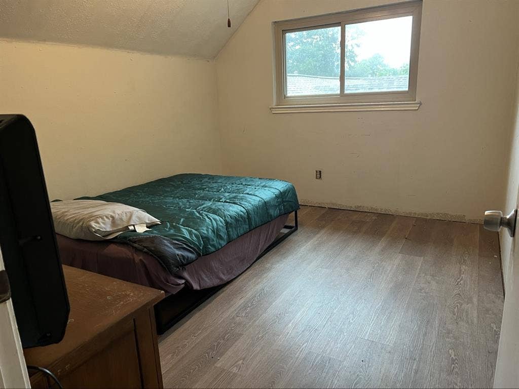 Room for rent with a walk in closet