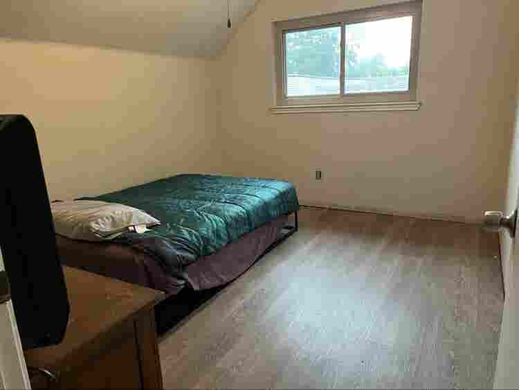 Room for rent with a walk in closet