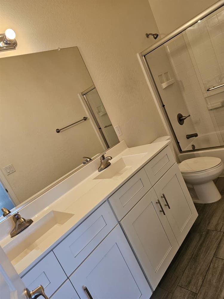 Room for rent with shared bathroom