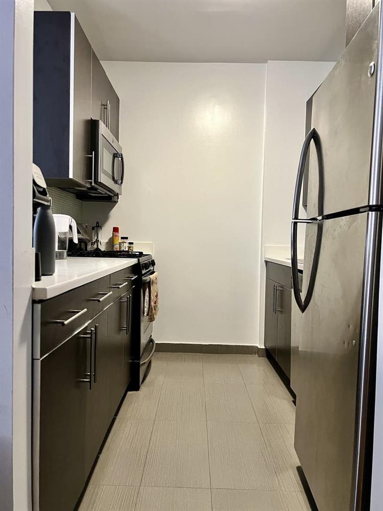 ✨ROOM AVAILABLE ASAP✨
✨LOW RENT ✨