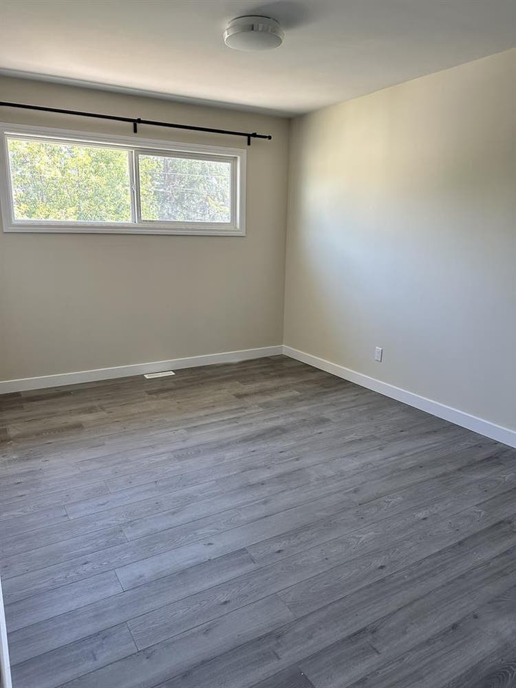 All new 3bedrooms instSW Calgary