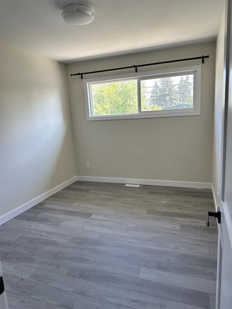 All new 3bedrooms instSW Calgary