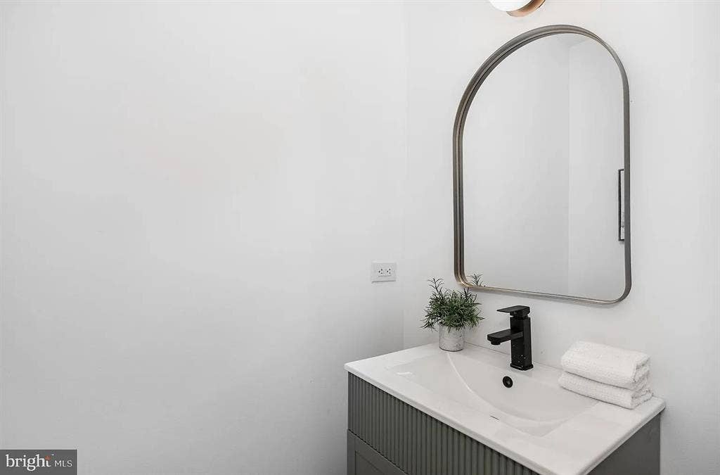 Room share in a House near JHU Med