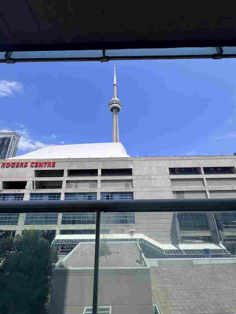 Private room near CN tower-  1 oct