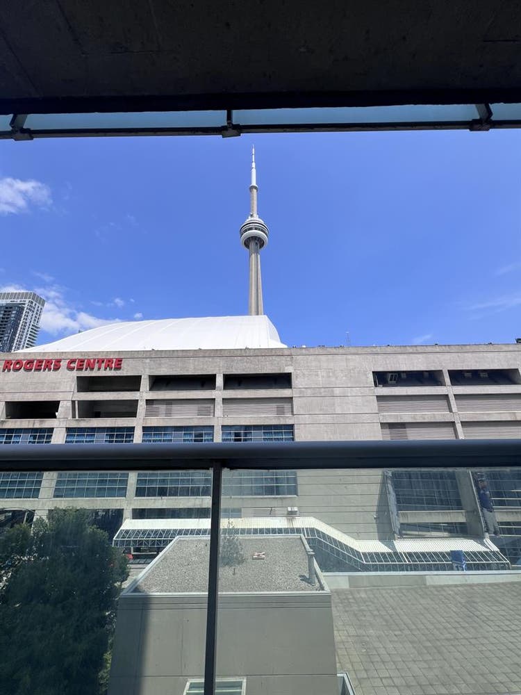 Private room near CN tower- 1 oct