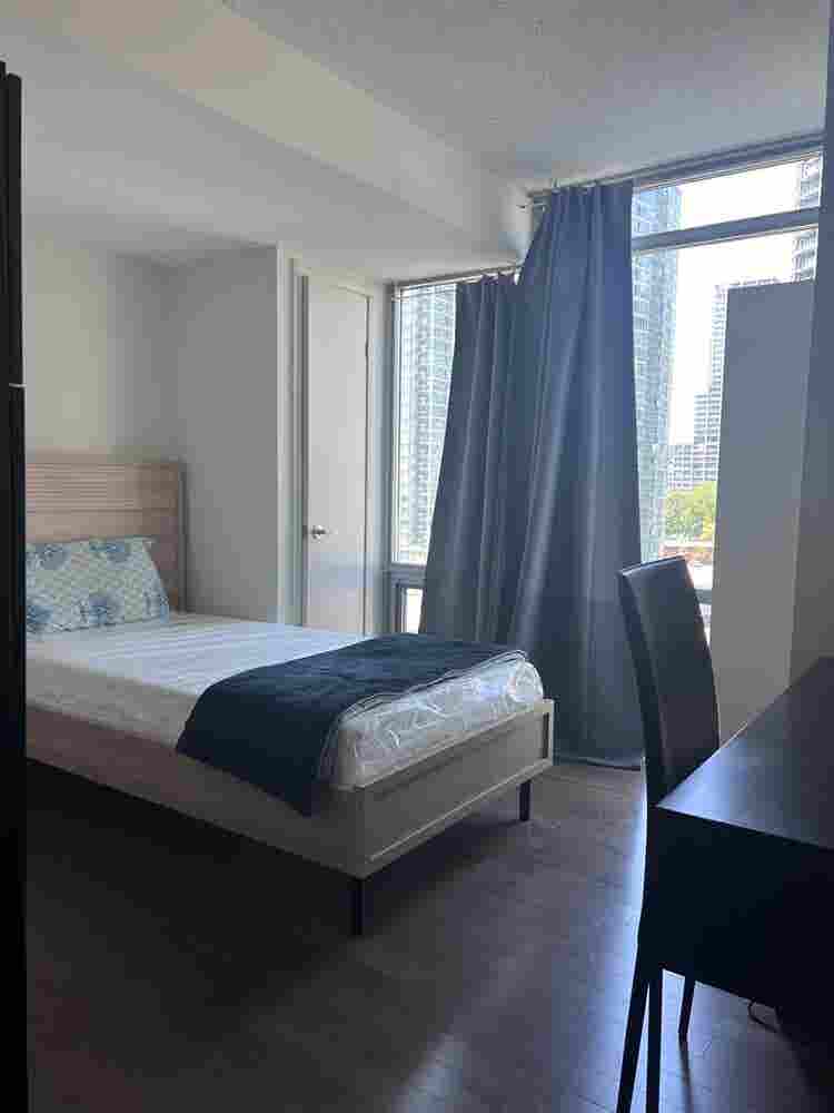 Private room near CN tower-  1 oct