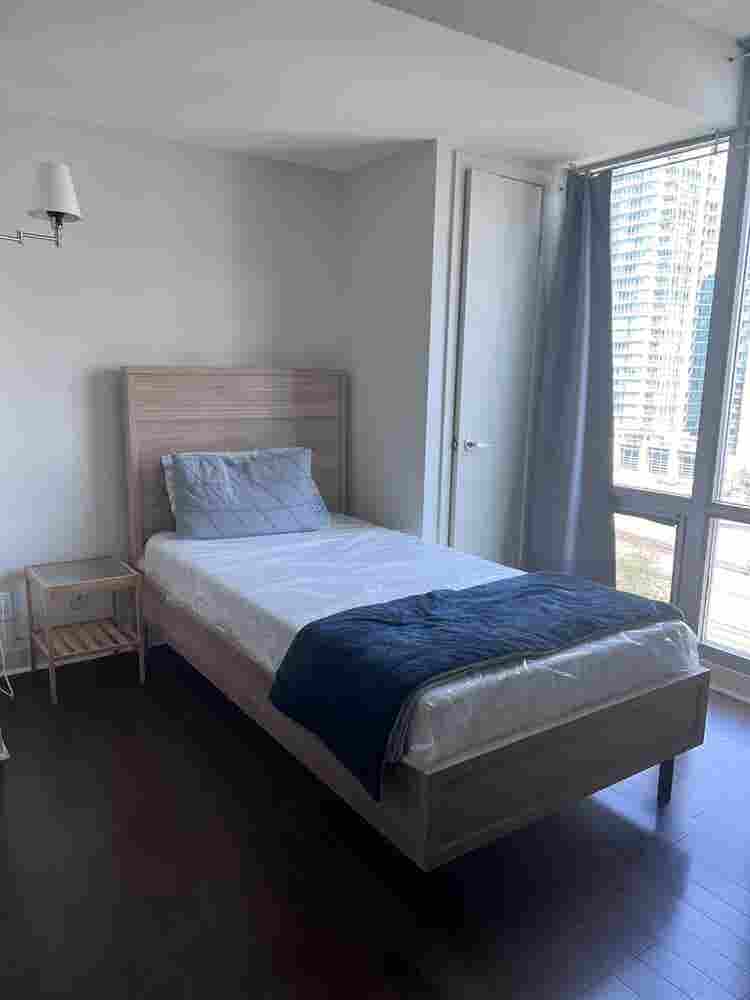 Private room near CN tower-  1 oct