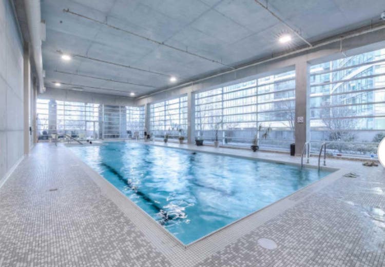 Private room near CN tower- 1 oct