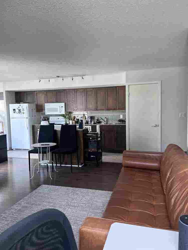 Private room near CN tower-  1 oct