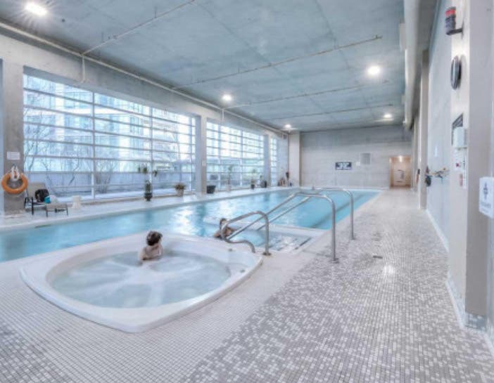Private room near CN tower- 1 oct
