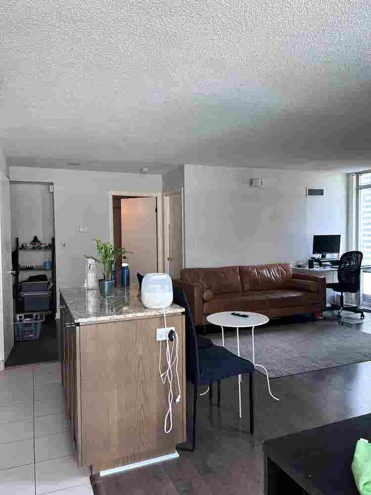 Private room near CN tower-  1 oct