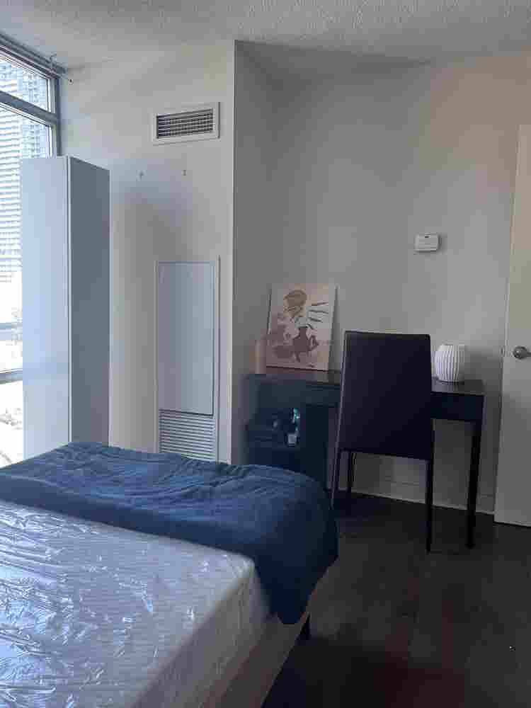 Private room near CN tower-  1 oct