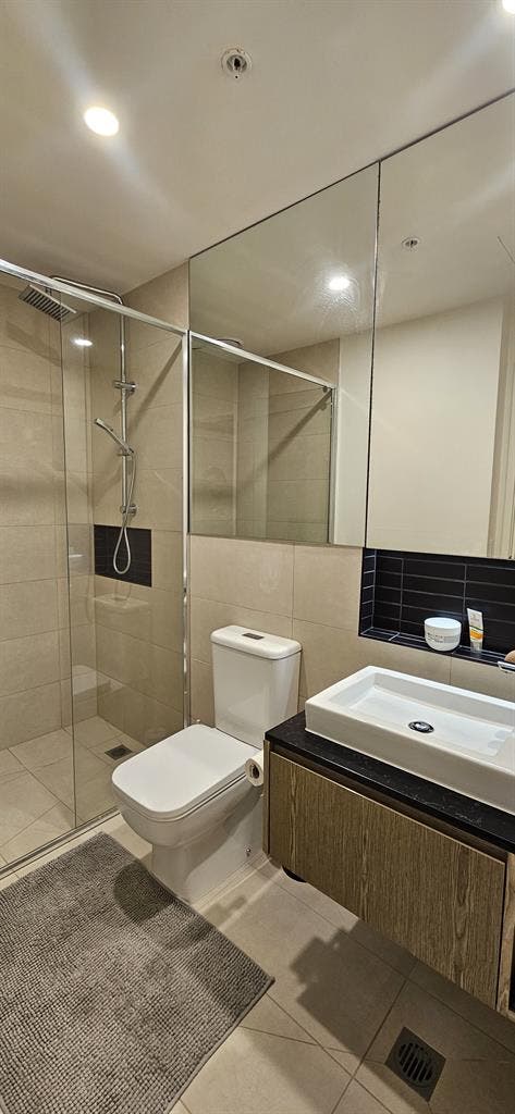 This modern -bathro