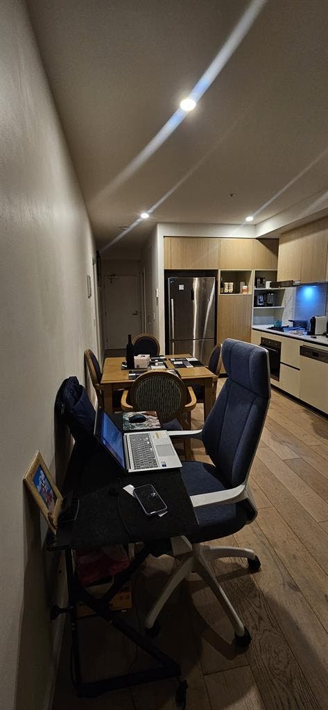 This modern -bathro