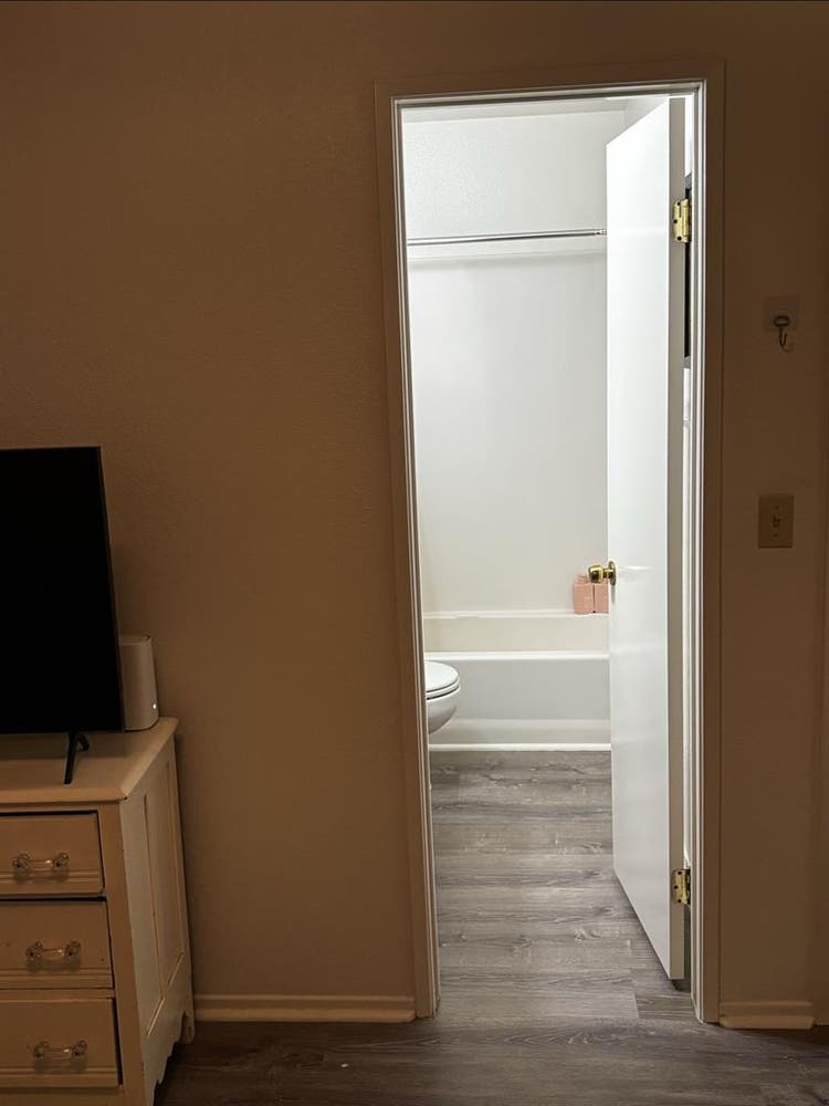 Looking for Respectful Roommate