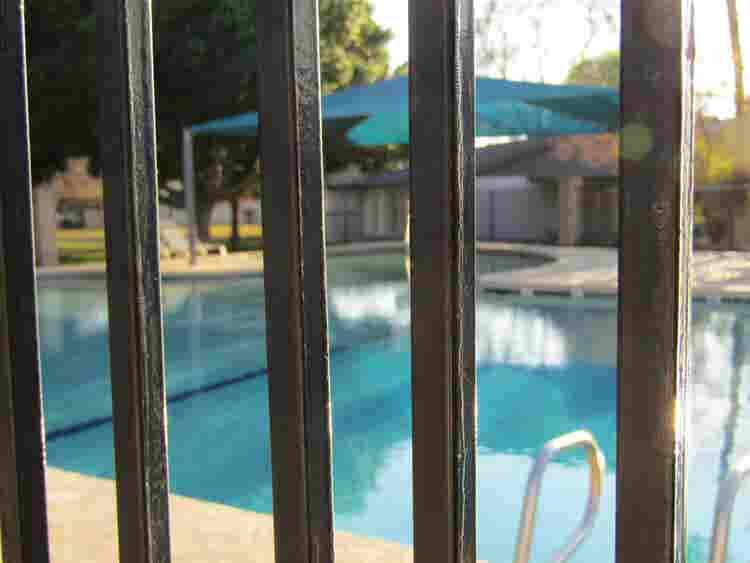 Frnished Bdrm & Privt Bath/2 Lvl TH