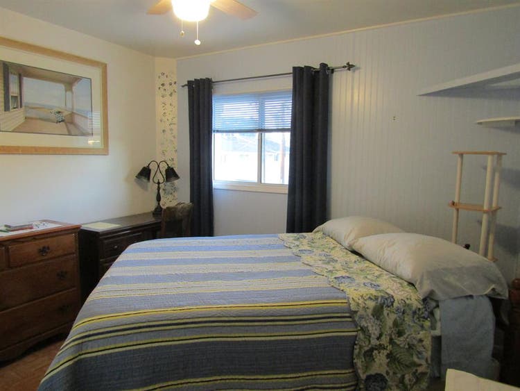 Frnished Bdrm & Privt Bath/2 Lvl TH