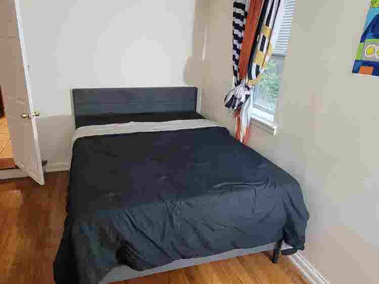 Looking for a clean roommate