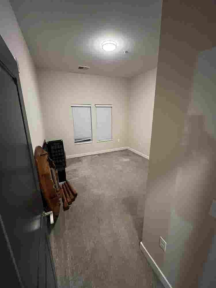 Private room/bathroom at the Brix!