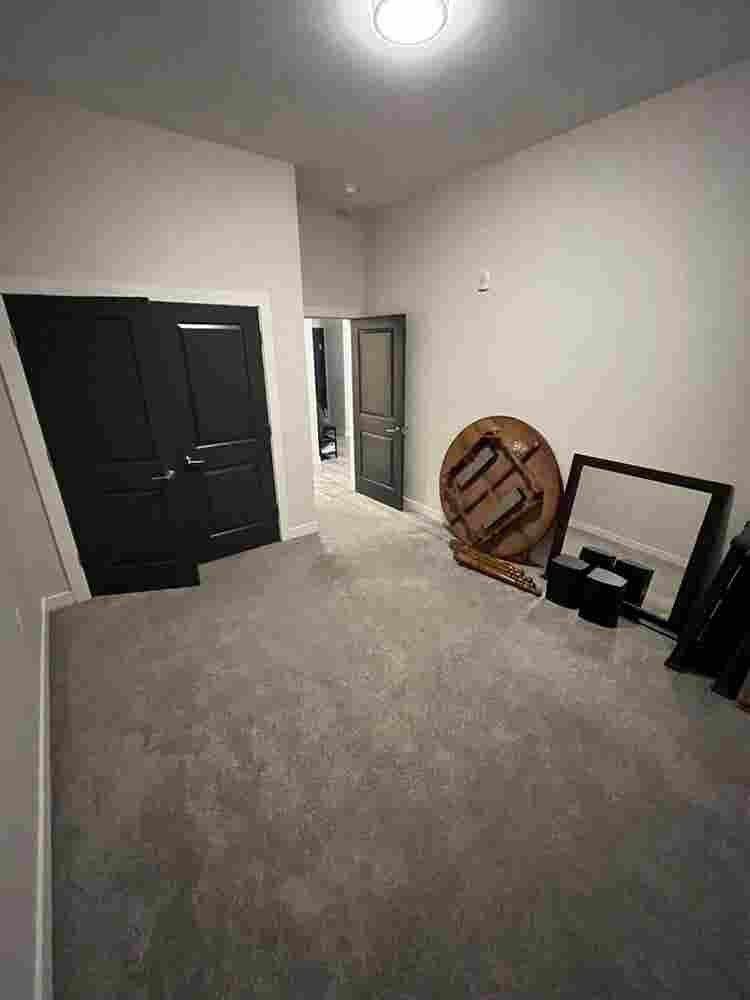 Private room/bathroom at the Brix!