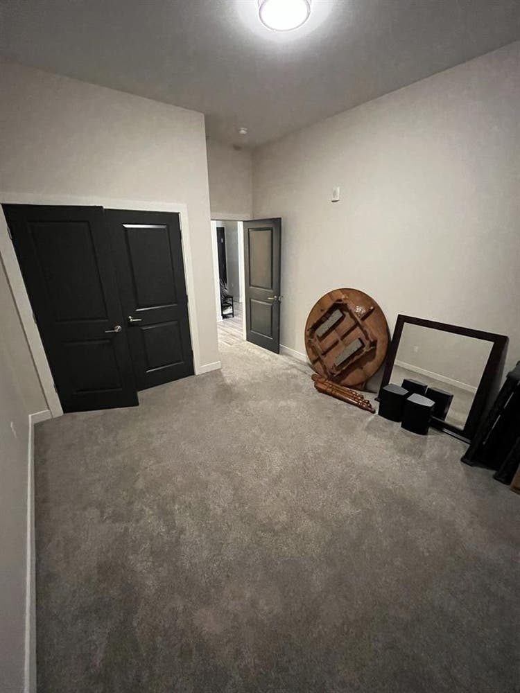 Private room/bathroom at the Brix!