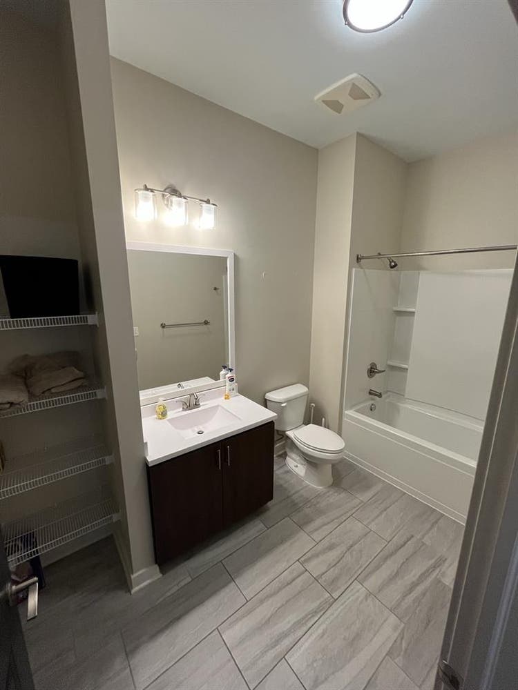 Private room/bathroom at the Brix!