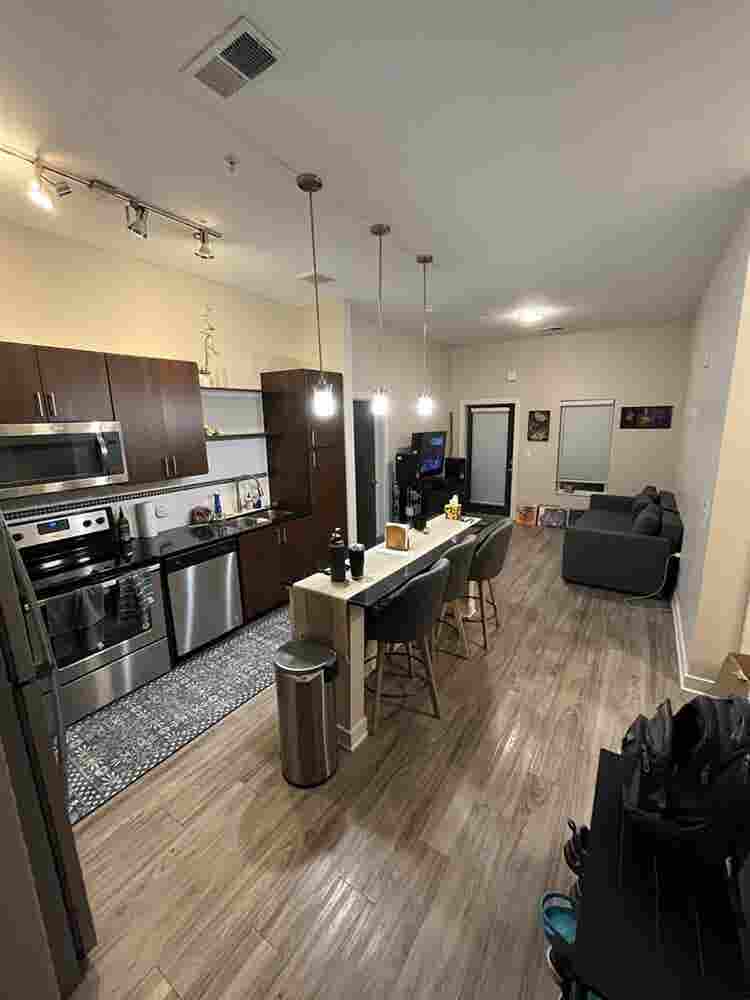 Private room/bathroom at the Brix!