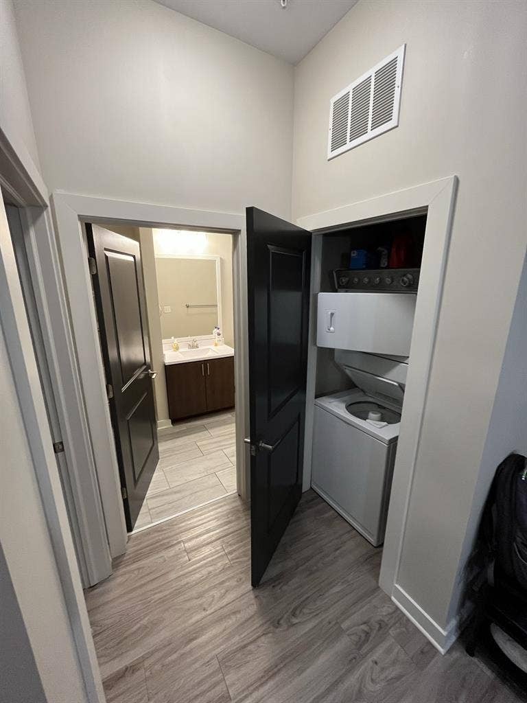 Private room/bathroom at the Brix!